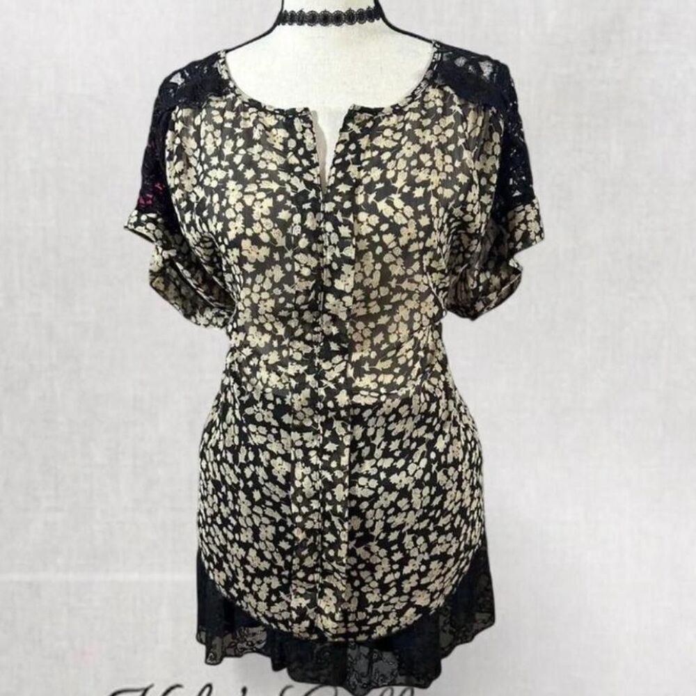 Goth Black and Cream Boho Floral Style Blouse with Lace Trim